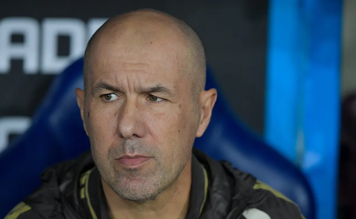 Leonardo Jardim define perfil de atacante e Flamengo mira reforço ofensivo no mercado
