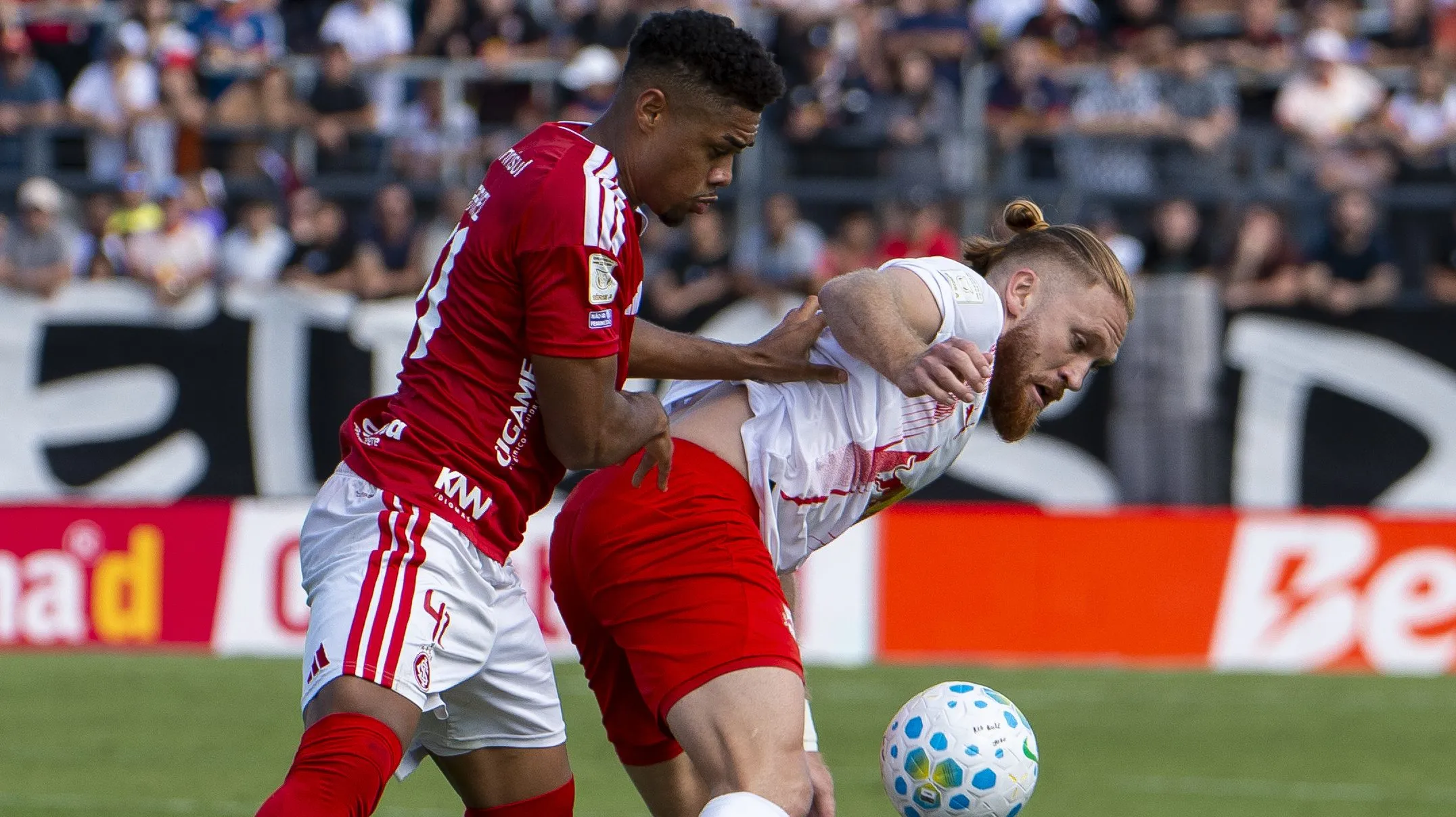 Bragantino X Internacional. Foto: Anderson Romão/AGIF