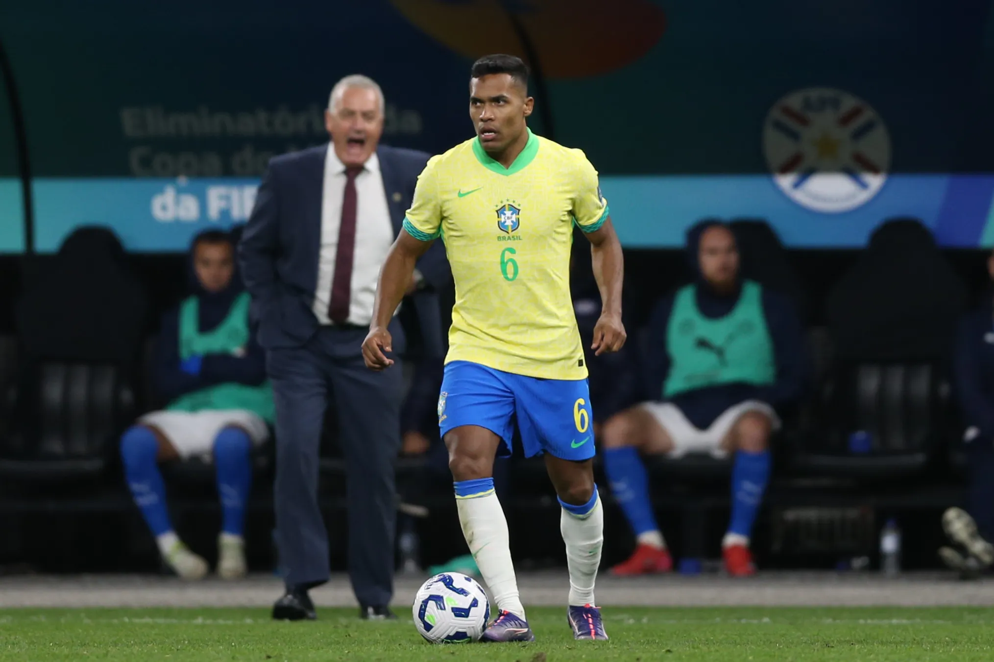 SP – SAO PAULO – 10/06/2025 – ELIMINATORIAS COPA DO MUNDO 2026, SELECAO BRASILEIRA X PARAGUAI – Alex Sandro jogador da Selecao Brasileira durante a partida entre Brasil e Paraguai na Neo Quimica Arena em Sao Paulo (SP), pelas Eliminatorias da Copa do Mundo 2026. Foto: Marlon Costa/AGIF