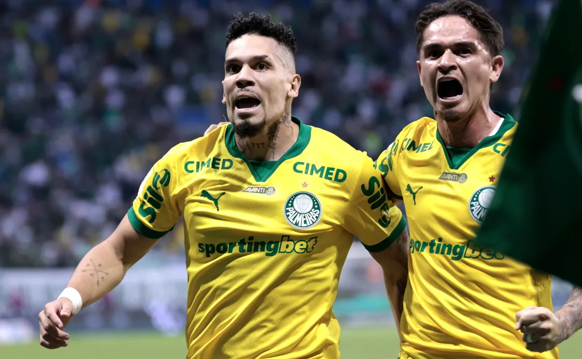 Paulinho sai do banco de reservas e vira o herói do Palmeiras diante da Chapecoense