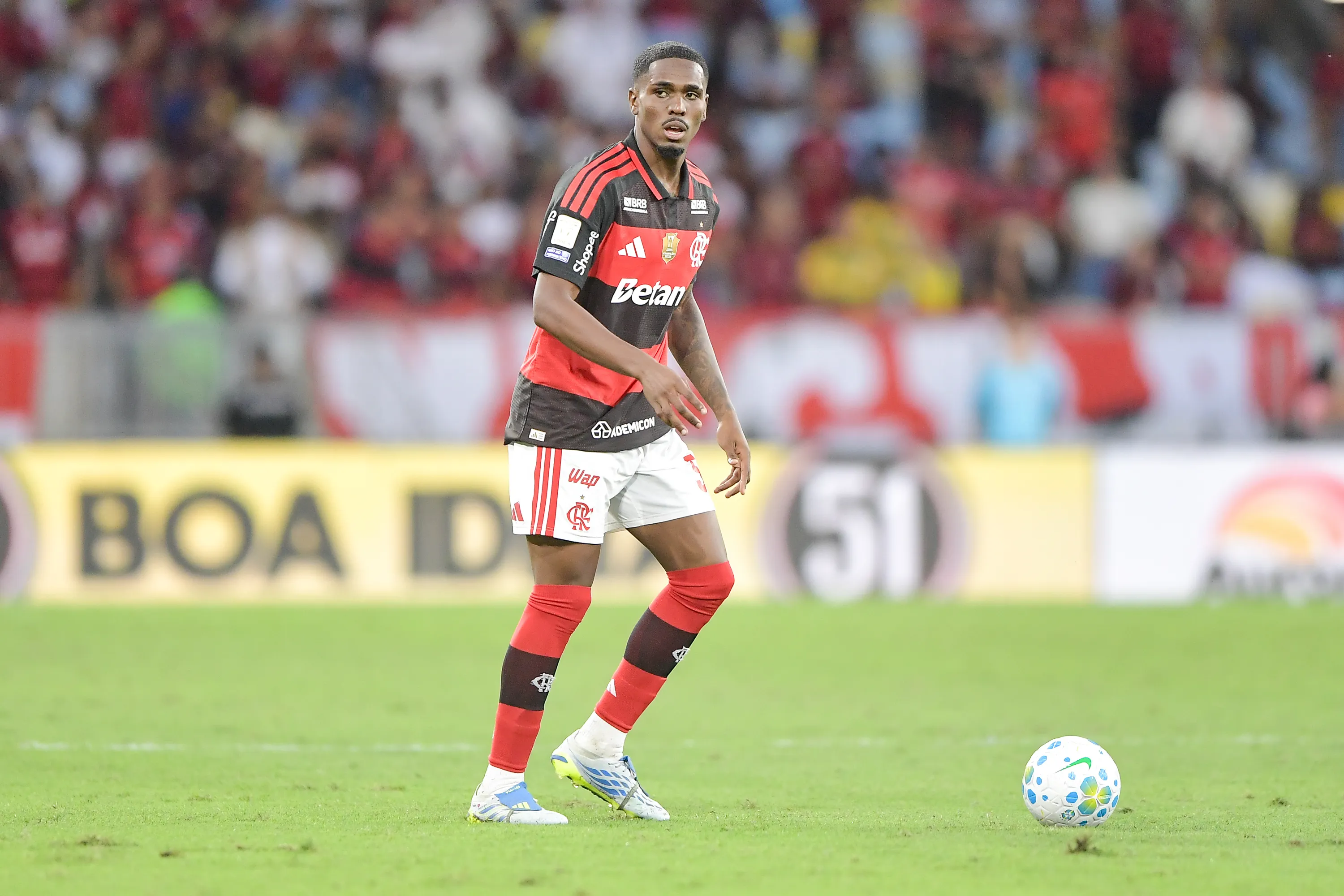 Evertton Araújo durante Flamengo x Coritiba. Foto: Thiago Ribeiro/AGIF