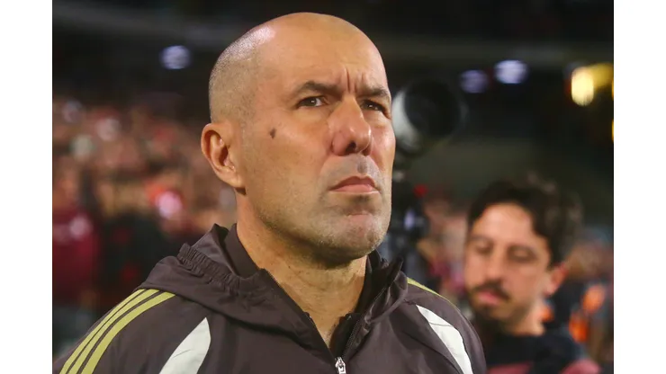 PR - CURITIBA - 17/05/2026 - BRASILEIRO A 2026, ATHLETICO-PR X FLAMENGO - Leonardo Jardim tecnico do Flamengo durante partida contra o Athletico-PR no estadio Arena da Baixada pelo campeonato Brasileiro A 2026. Foto: Gabriel Machado/AGIF