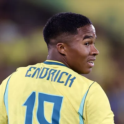 Ex-Palmeiras, Endrick sofre forte entrada de Casemiro e lance viraliza