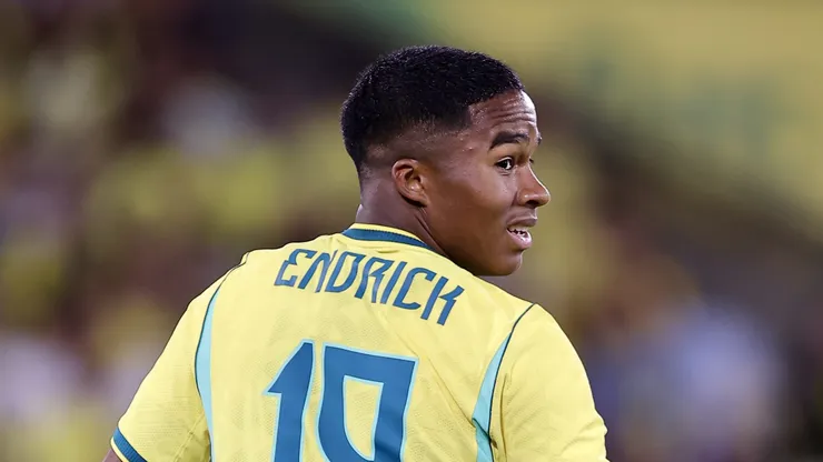 Ex-Palmeiras, Endrick sofre forte entrada de Casemiro e lance viraliza - Foto: Baggio Rodrigues/AGIF