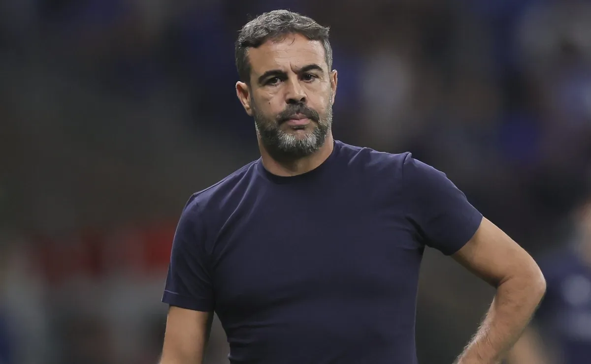 Artur Jorge lança ataque do Cruzeiro, mas empate dos mineiros surgiu em bola parada no Mineirão