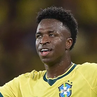 Jogadores do Panamá fazem fila para tirar fotos com Vinícius Júnior