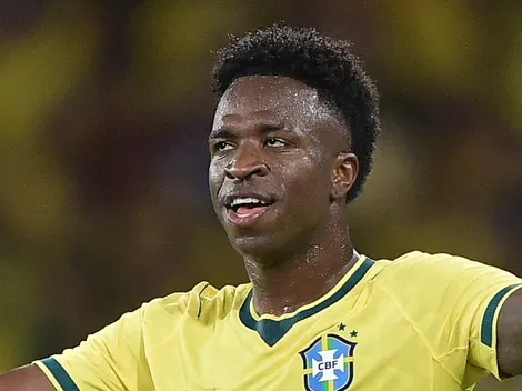 Jogadores do Panamá fazem fila para tirar fotos com Vinícius Júnior