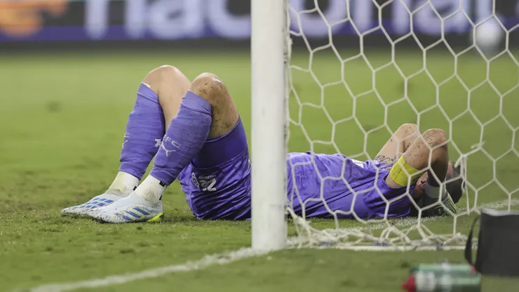 Fábio acaba falhando em gol de empate do Cruzeiro com o Fluminense