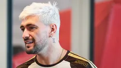 Arrascaeta camisa 10 do Flamengo durante treinamento no Ninho do Urubu