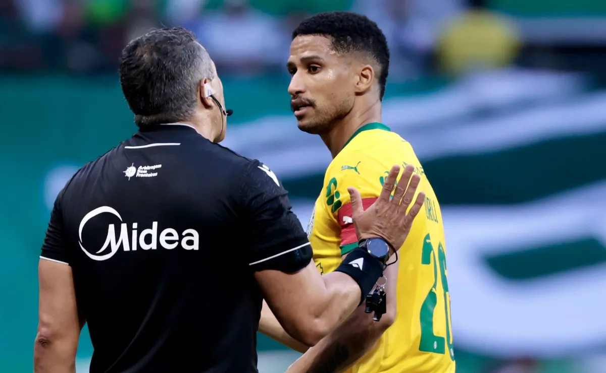 Palmeiras acabou beneficiado pela arbitragem: “Não vejo falta no gol”