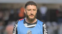 Ze Rafael jogador do Santos durante aquecimento antes da partida contra o Vasco no estadio Vila Belmiro pelo campeonato Brasileiro A 2026.
