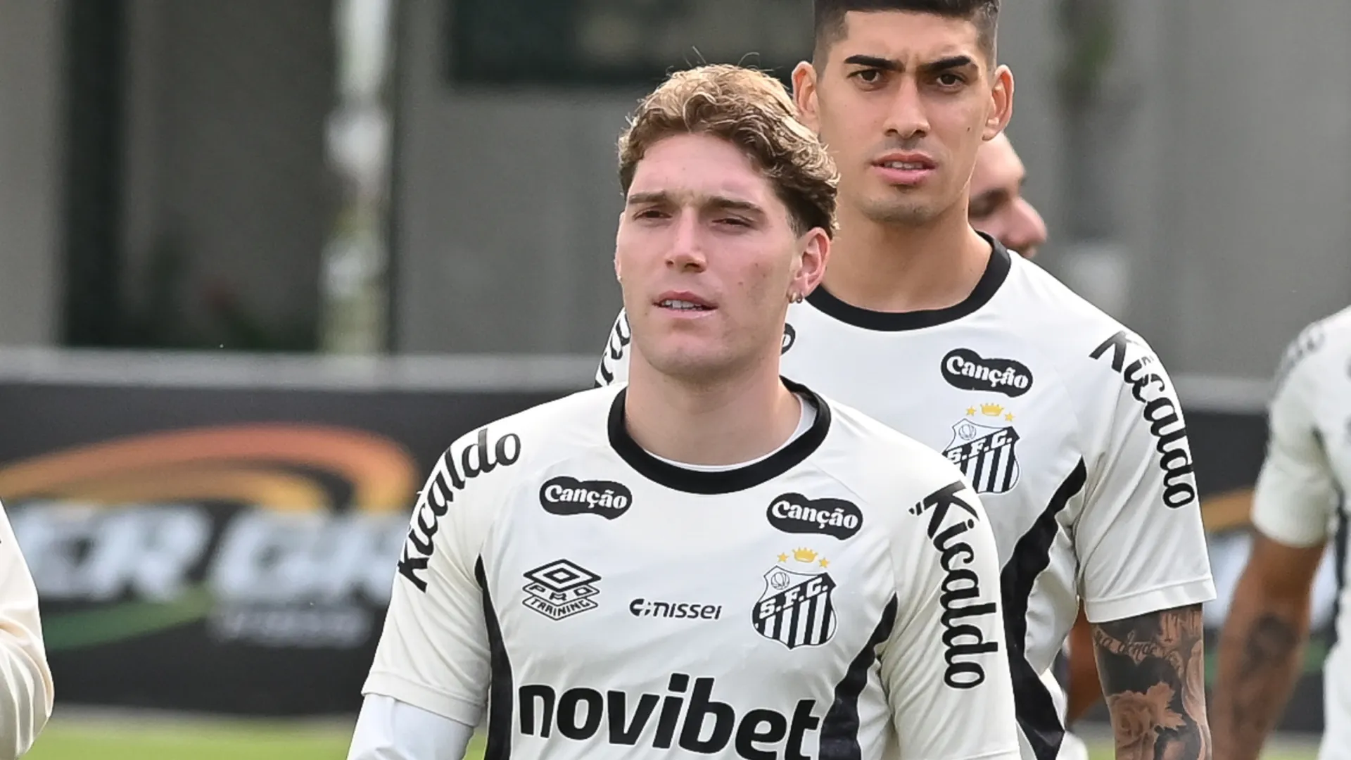 Rollheiser durante treino no CT Rei Pele – Foto: Jota Erre/AGIF