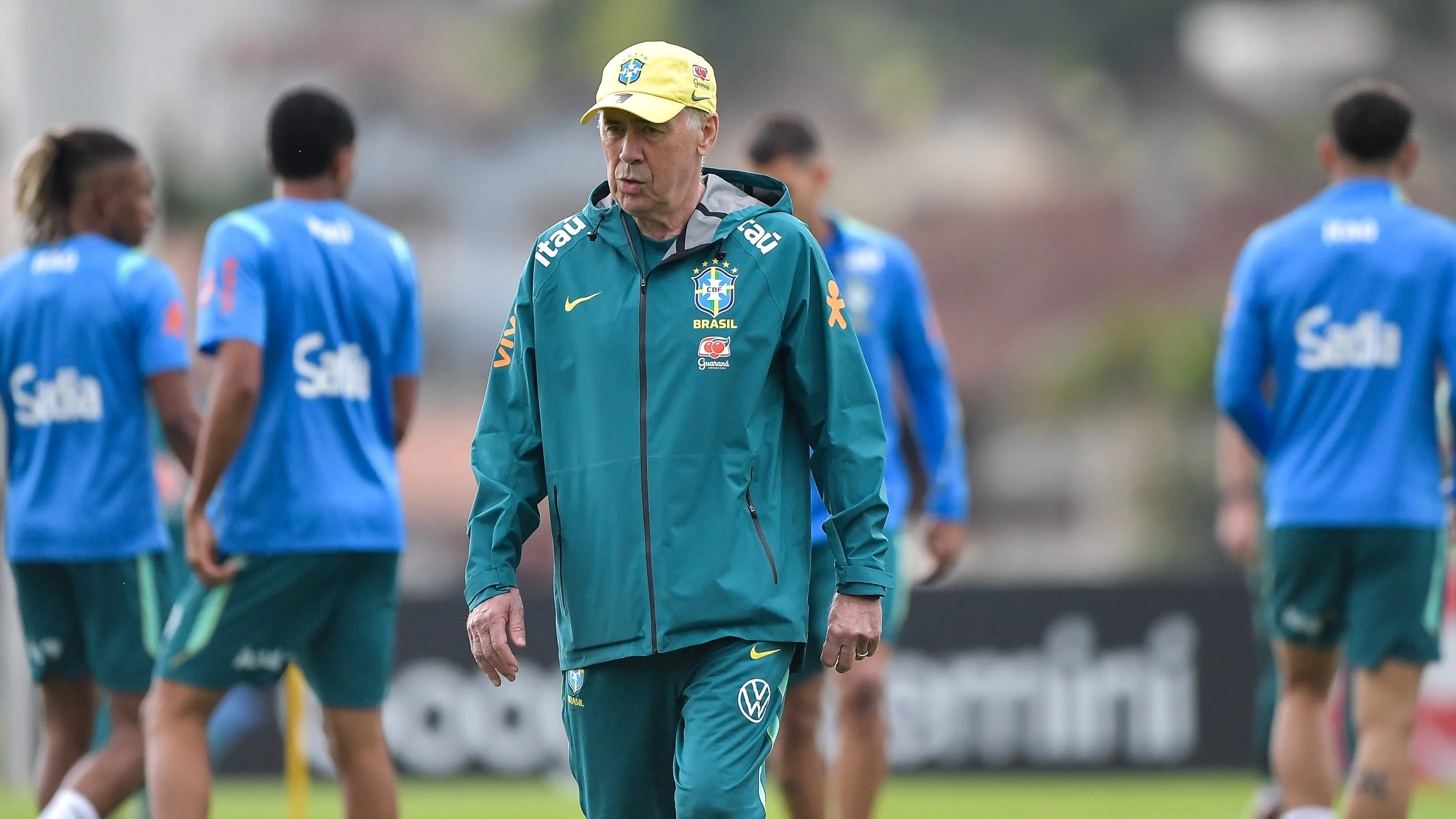 Ancelotti pode mexer na escalação - Foto: Thiago Ribeiro/AGIF.