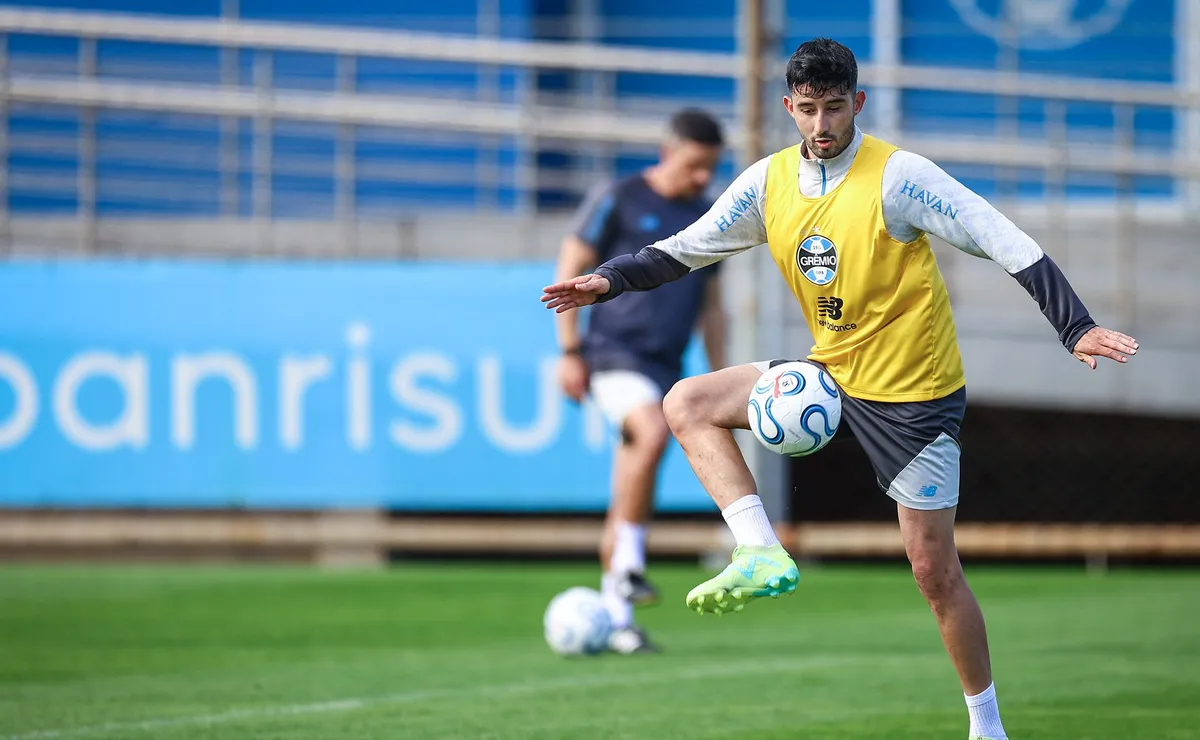 Lesão de Villasanti gera preocupação no Grêmio, enquanto Balbuena brilha na convocação do Paraguai