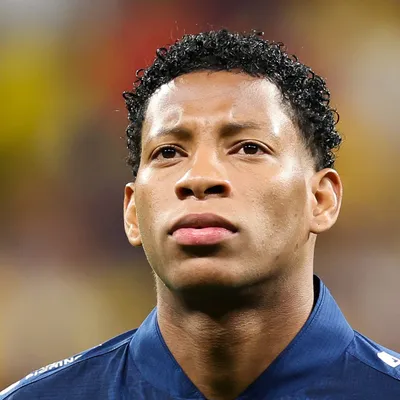 Plata é convocado e Flamengo quer permanência do atacante
