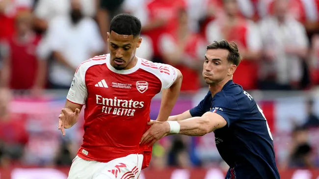 Foto: David Ramos/Getty Images – William Saliba em ação durante a final da Champions.