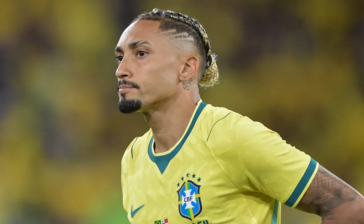 Ancelotti explica como deseja utilizar Raphinha no Brasil: “Não é um centroavante”