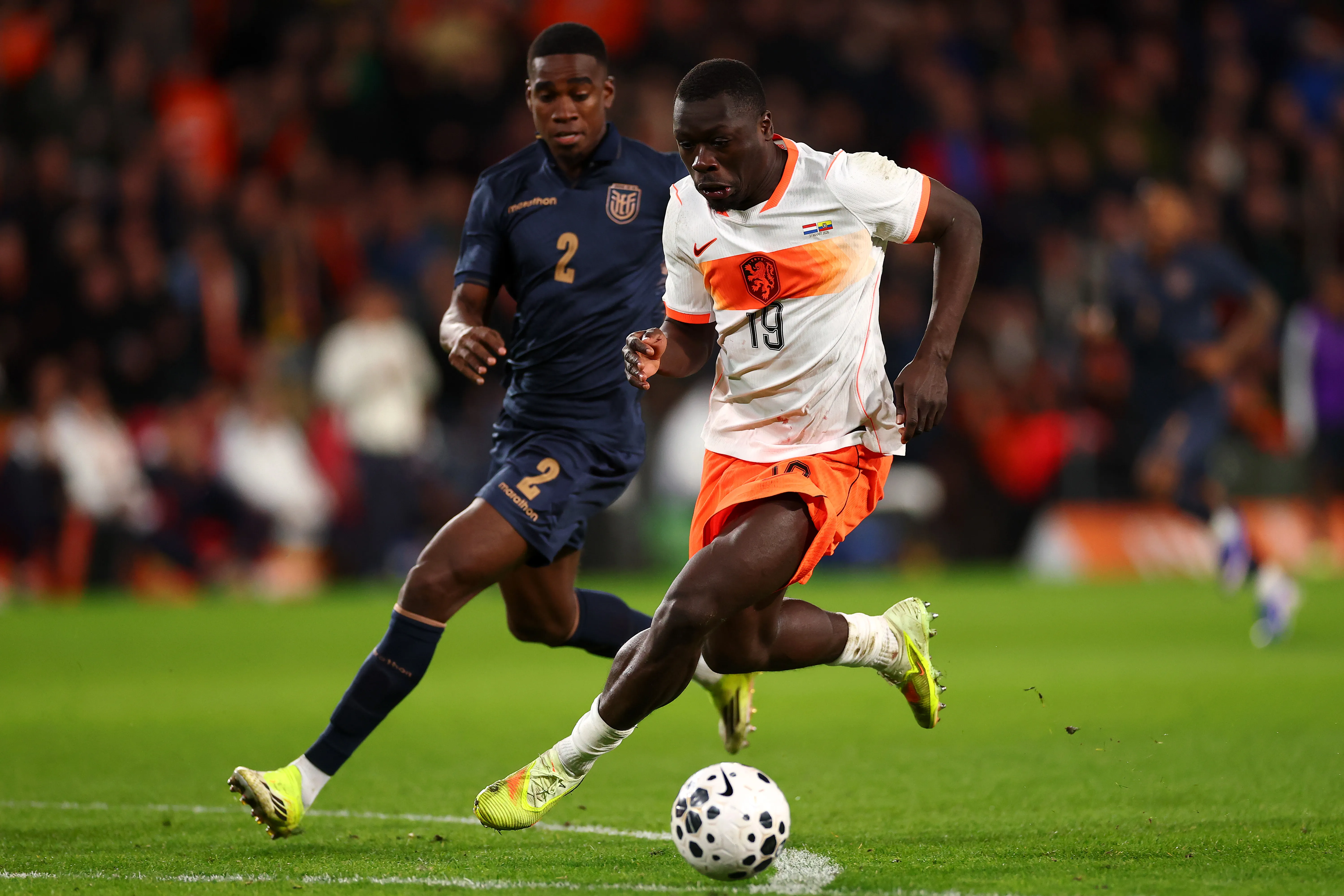 Félix Torres, jogador do Equador em amistoso contra a Holanda. (Photo by Dean Mouhtaropoulos/Getty Images)