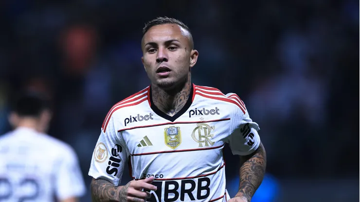 Flamengo estuda envolver Everton Cebolinha em troca por Breno Bidon, do Corinthians