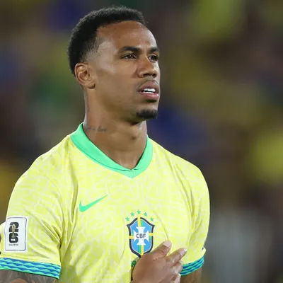 Magalhães recebe apoio da torcida do Arsenal após final da Champions