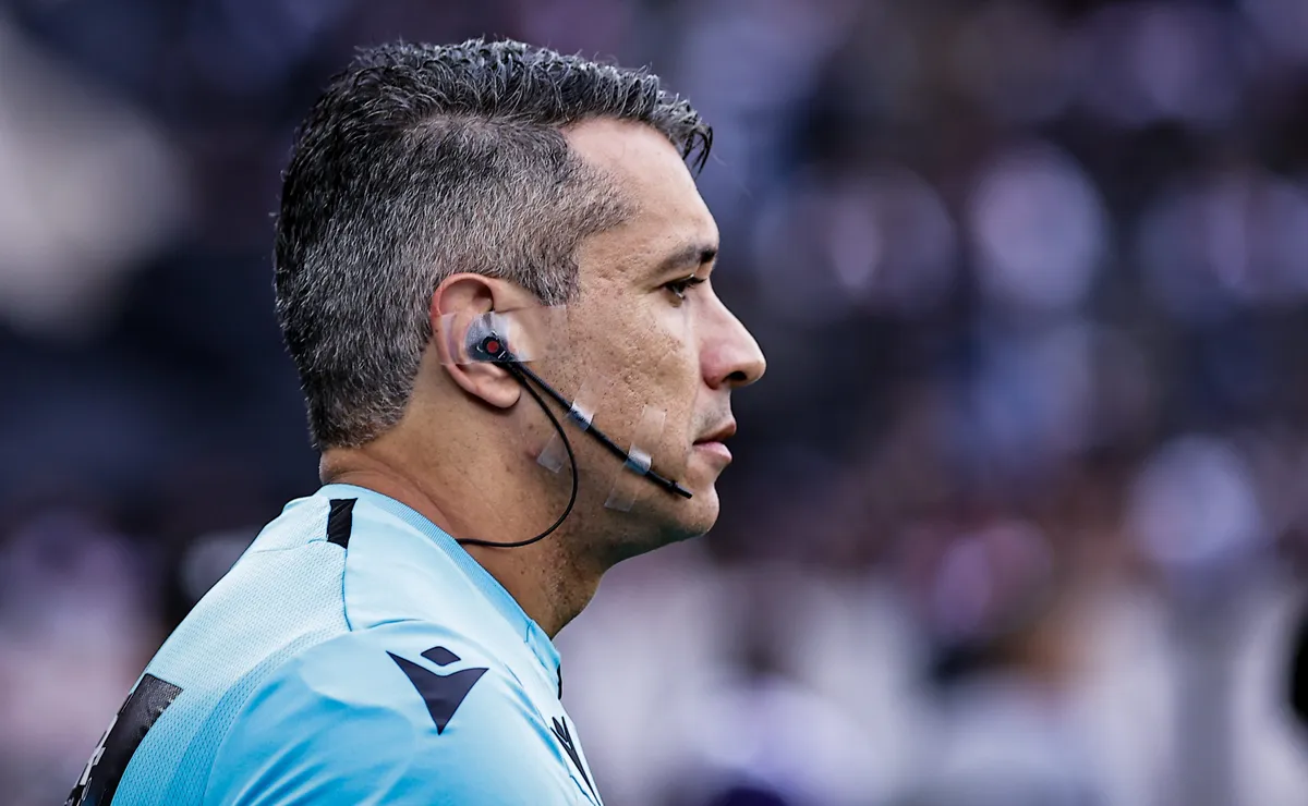 CBF afasta árbitro e VAR após erros em Palmeiras x Chapecoense