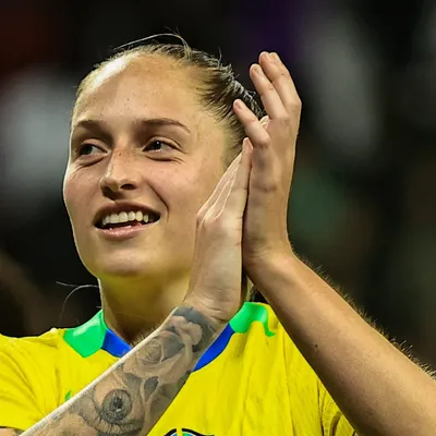 Isa Haas vive fase histórica e mira duelos da Seleção