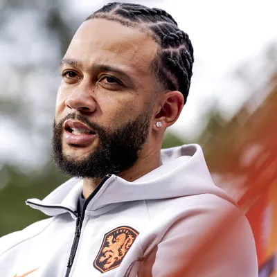 Memphis Depay critica decisões em recuperação de lesão
