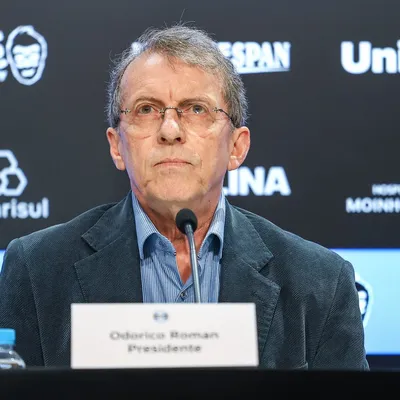 Grêmio deve 40% da folha salarial em direitos de imagem