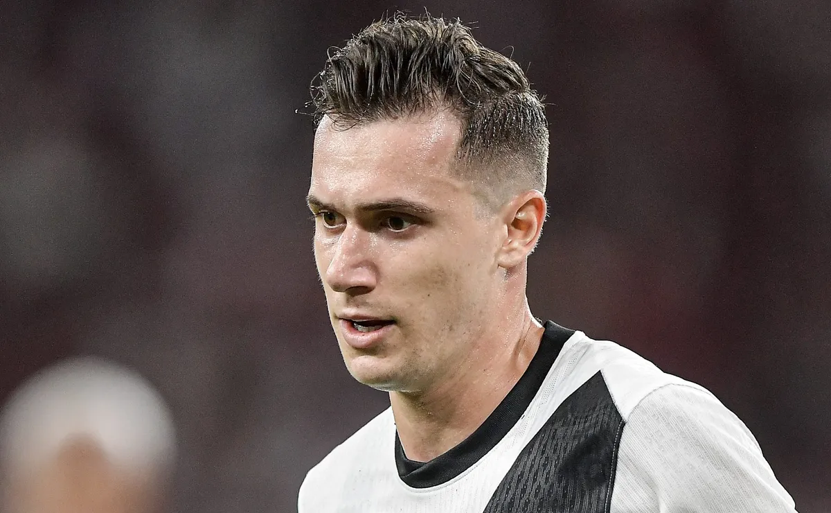Lucas Piton quer sair do Vasco e pede que empresários busquem novo clube na próxima janela