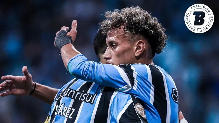 Bitello jogador do Grêmio comemora seu gol com Luis Suárez jogador da sua equipe durante partida contra o América-MG no estádio Arena do Grêmio pelo campeonato BRASILEIRO A 2023.