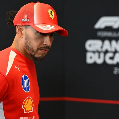 Hamilton tem chance de título da F1 descartada por Rosberg