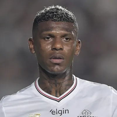Santos quer fechar com Arboleda