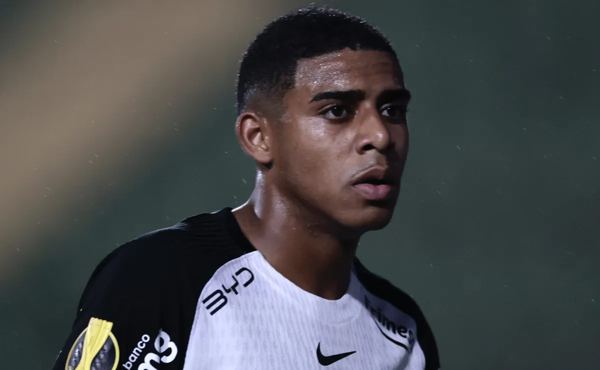 Corinthians não descarta saídas de Gui Negão e Felipe Longo