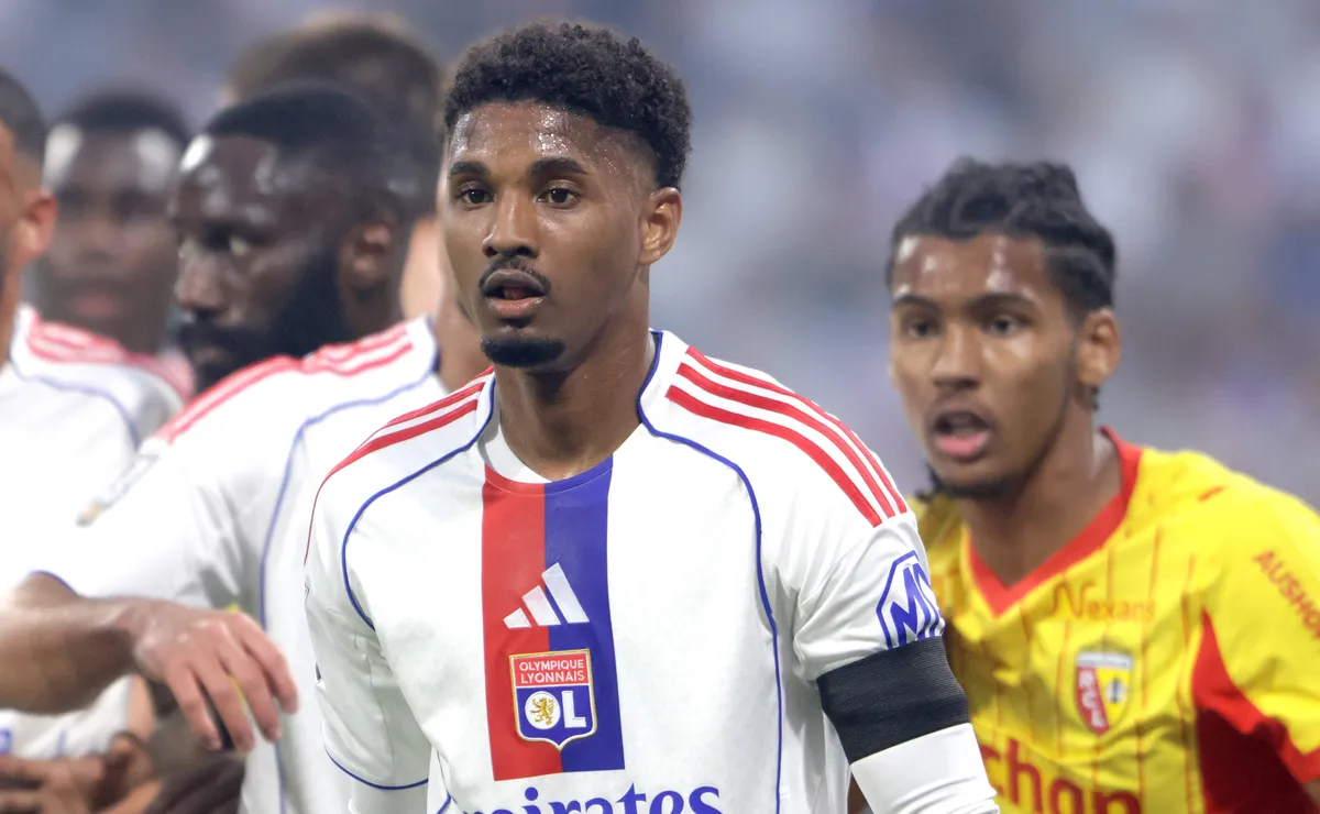 Cruzeiro observa titular do Lyon e define Abner Vincius como ‘plano B’ para a lateral esquerda