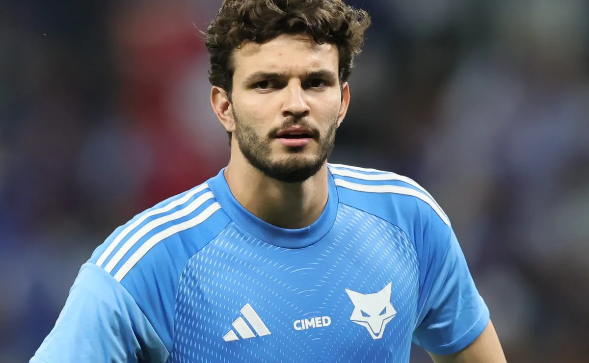 Otávio vira titular absoluto do Cruzeiro e projeta pausa para a Copa