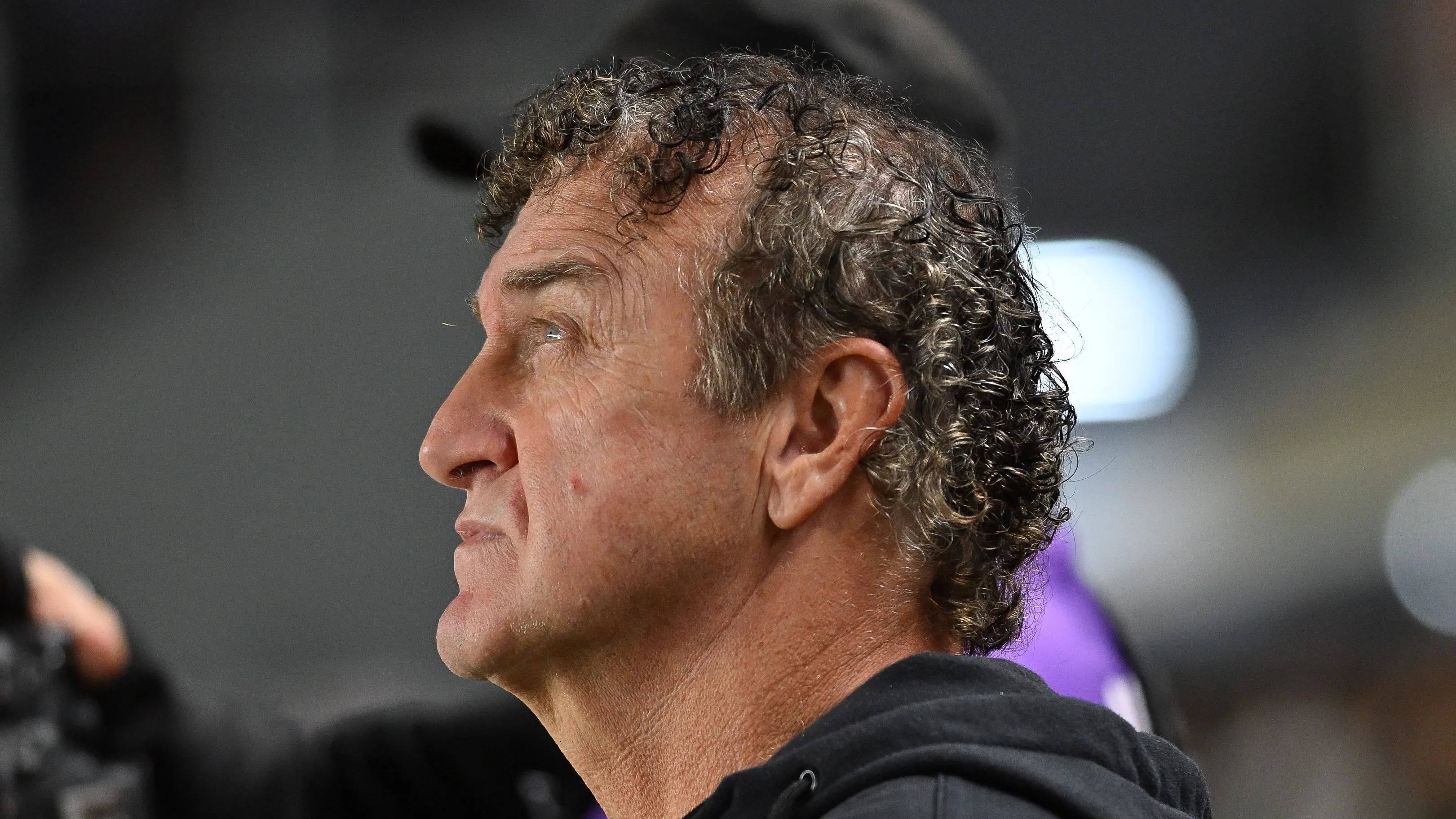 Foto: Jota Erre/AGIF – Cuca, técnico do Santos, durante partida contra o Vitória na Vila Belmiro.