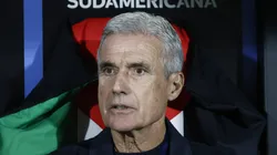 Luís Castro é mantido no Grêmio e tem contrato até o fim de 2027
