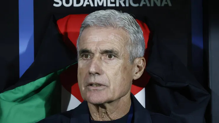 Luís Castro é mantido no Grêmio e tem contrato até o fim de 2027