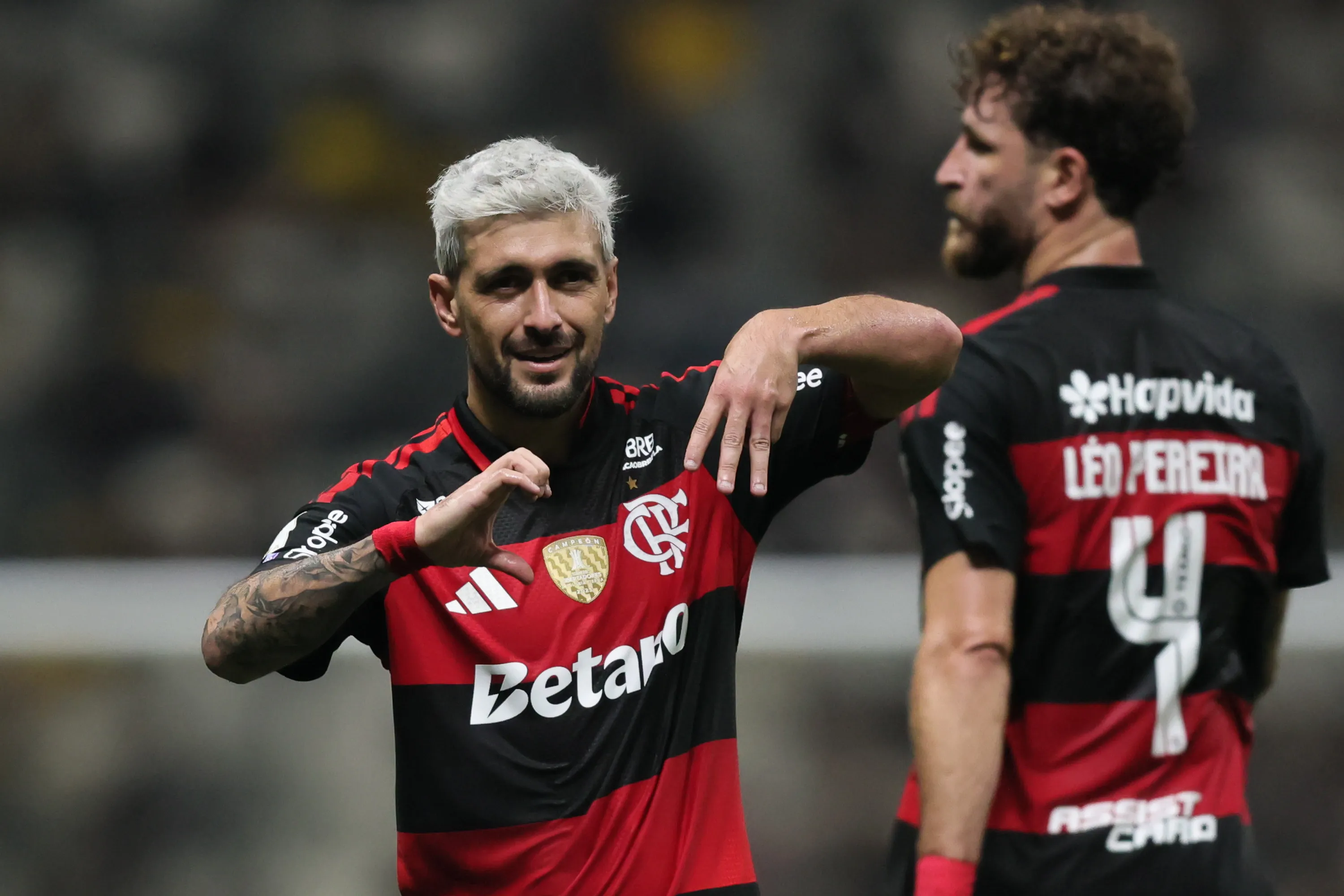 Arrascaeta celebra gol diante do Galo. Foto: Gilson Lobo/AGIF