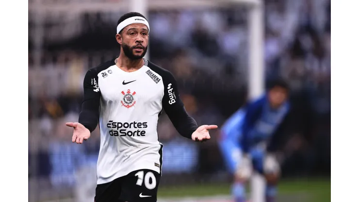 Memphis Depay em ação pelo Corinthians. Foto: Ettore Chiereguini/AGIF