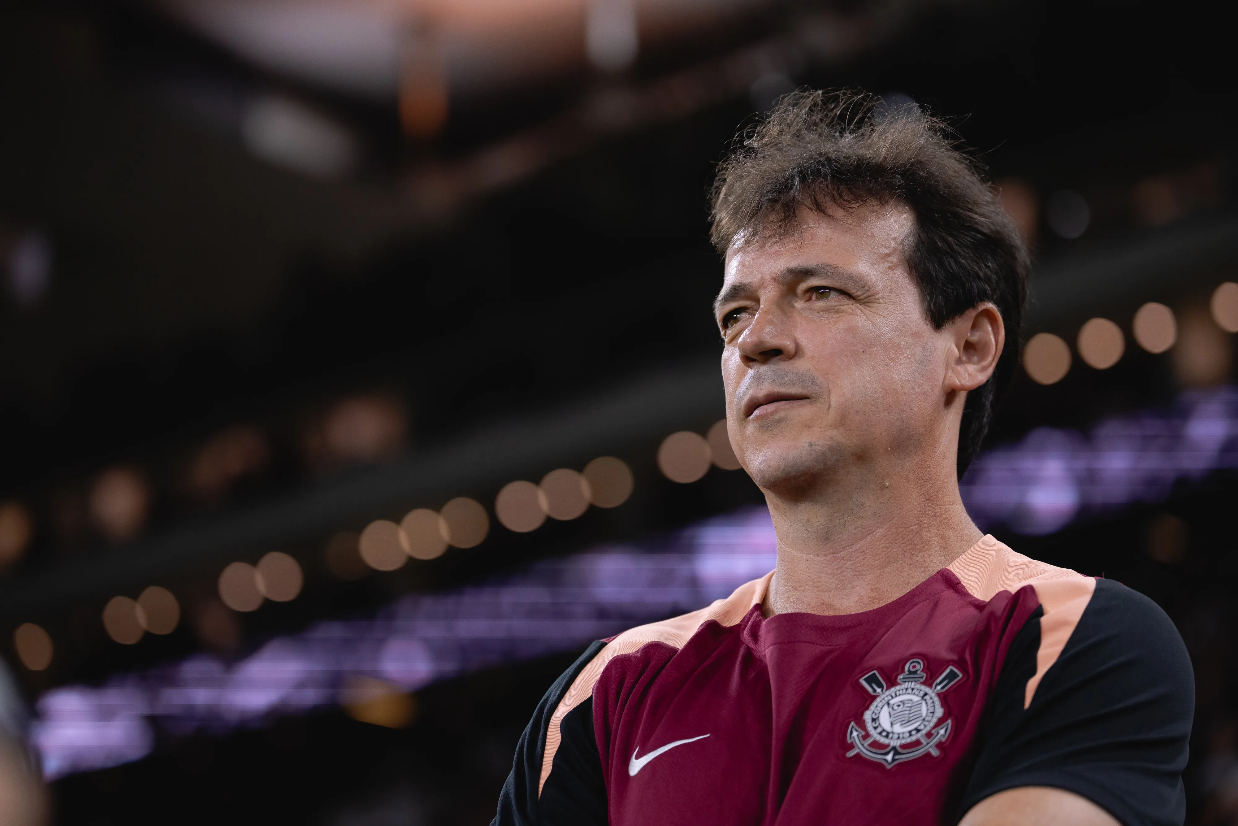Fernando Diniz tecnico do Corinthians durante partida contra o Santa Fe no estadio Arena Corinthians pelo campeonato Copa Libertadores 2026. Foto: Ettore Chiereguini/AGIF