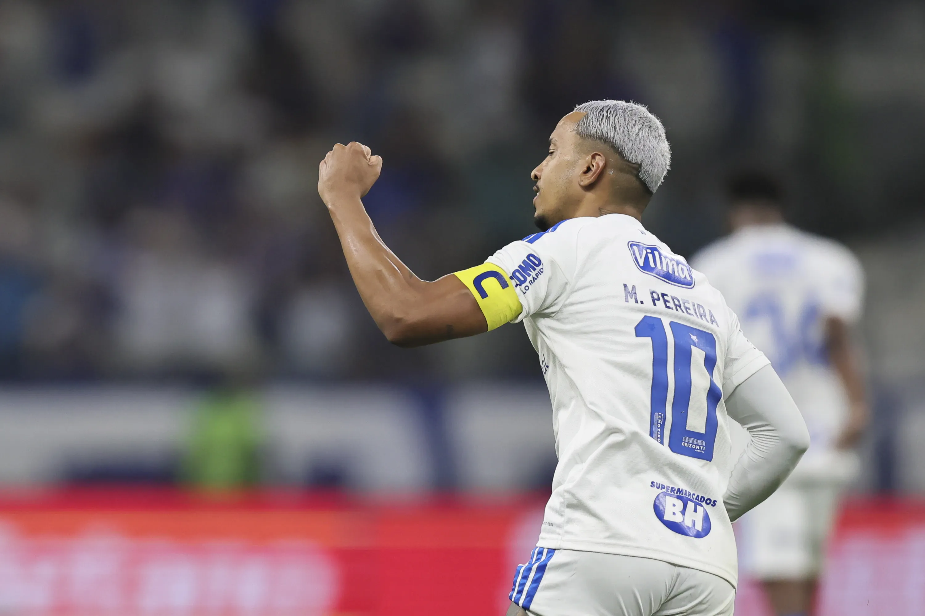 Matheus Pereira jogador do Cruzeiro comemora seu gol durante partida contra o Fluminense no estadio Mineirao pelo campeonato Brasileiro A 2026. Foto: Gilson Lobo/AGIF