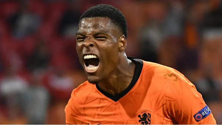 AMSTERDAM, NETHERLANDS - JUNE 17: Denzel Dumfries of Netherlands celebrates after scoring their side's second goal during the UEFA Euro 2020 Championship Group C match between the Netherlands and Austria at Johan Cruijff Arena on June 17, 2021 in Amsterdam, Netherlands. (Photo by Piroshka van de Wouw - Pool/Getty Images)