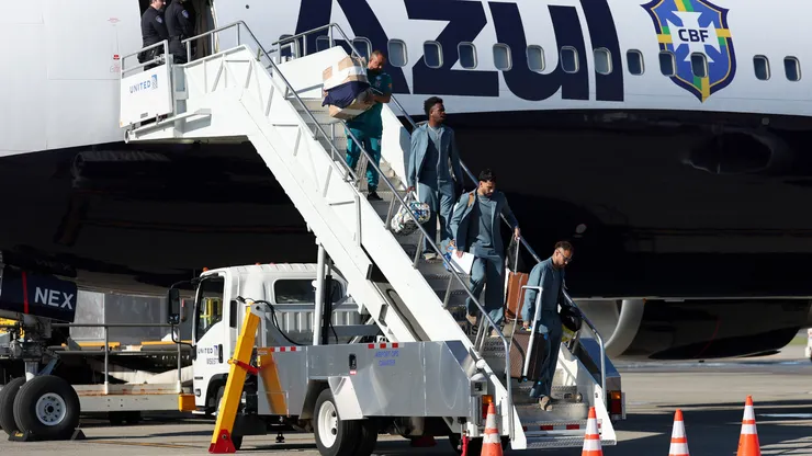 Seleção Brasileira desembarcou nos Estados Unidos nesta terça-feira (2) Foto: Jordan Bank/Getty Images