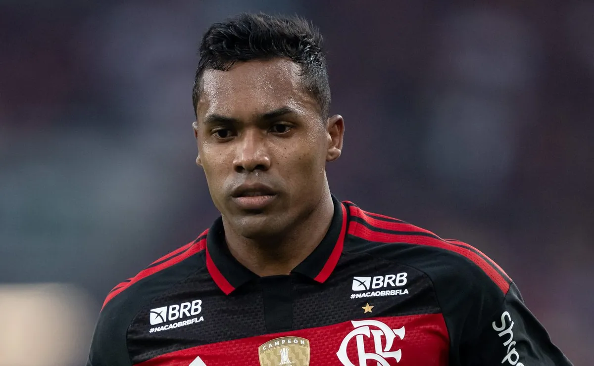 Alex Sandro renova com o Flamengo até o fim de 2027 após incertezas e negociação está selada