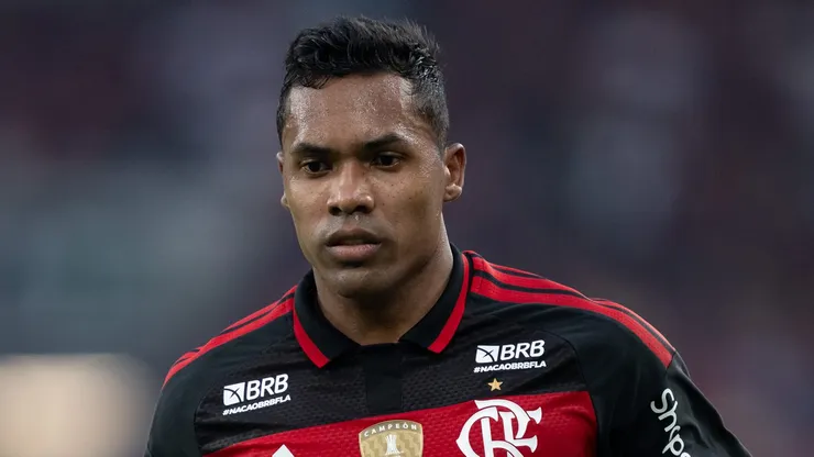 Alex Sandro jogador do Flamengo durante partida contra o Vasco no estadio Maracana pelo campeonato Brasileiro A 2026. Foto: Jorge Rodrigues/AGIF