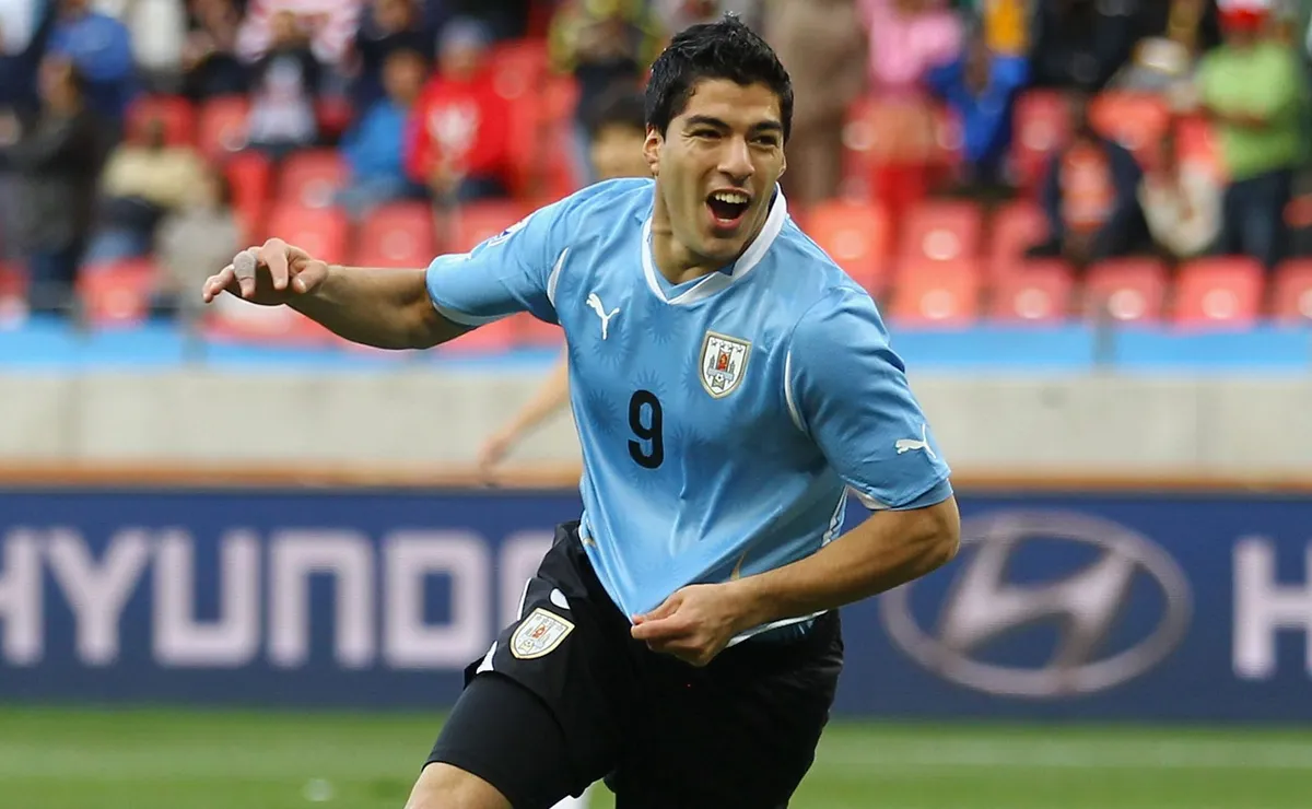 Luis Suárez, o atacante decisivo que marcou época com a seleção uruguaia em Copas do Mundo FIFA