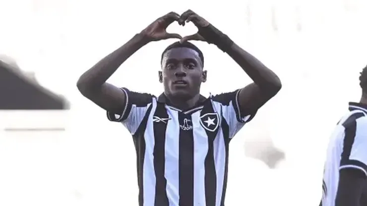 Felipe Januário renova contrato com o Botafogo. Foto: Arthur Barreto/Botafogo