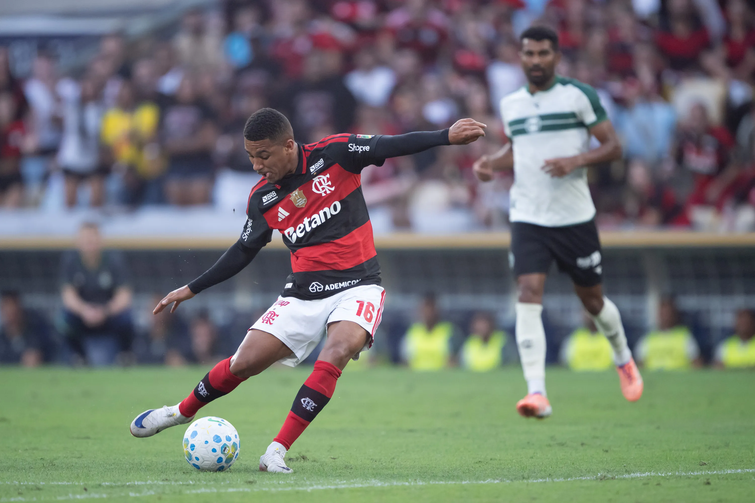 Samuel Lino se torna mais decisivo com Jardim. Foto: Jorge Rodrigues/AGIF