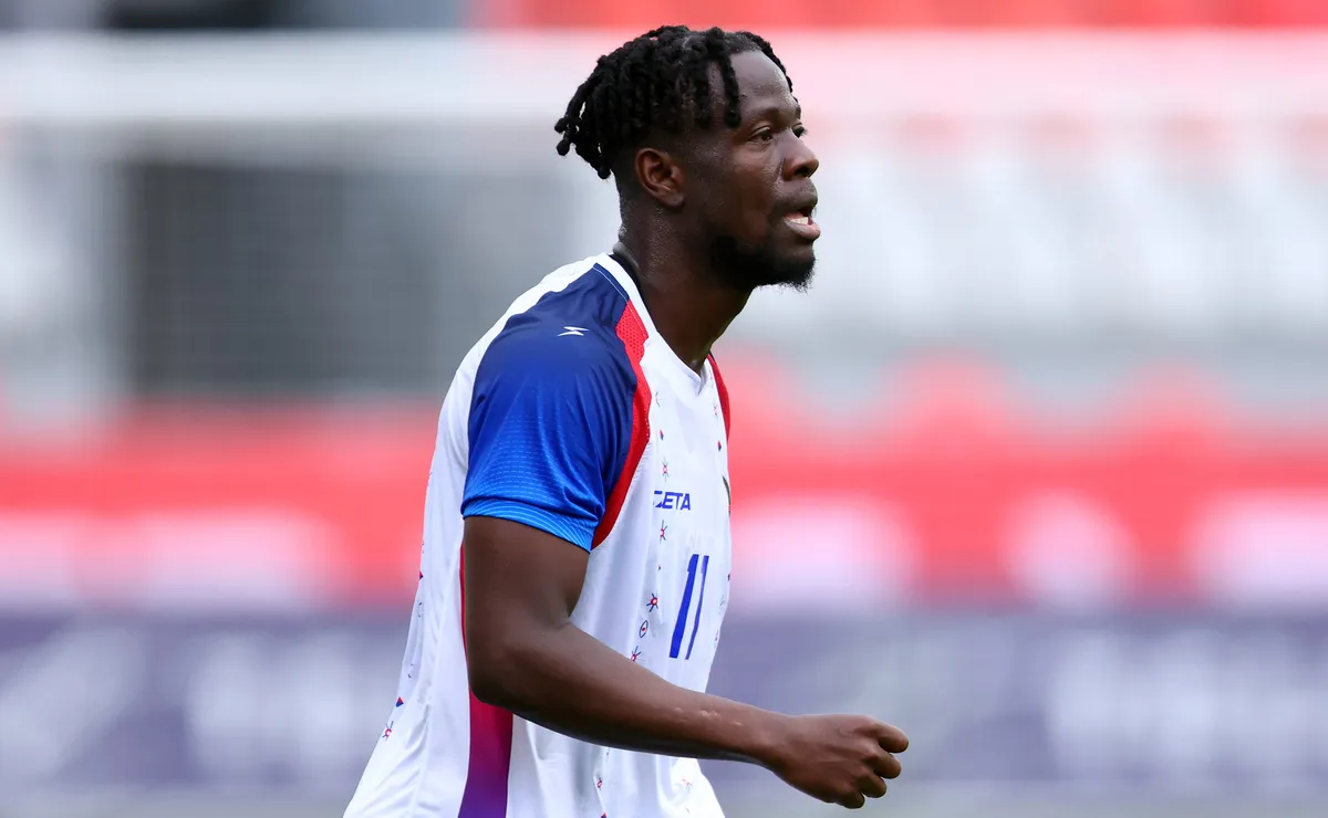 Jogo entre Haiti e Nova Zelândia precisou ser adiado em 30 minutos devido às condições climáticas